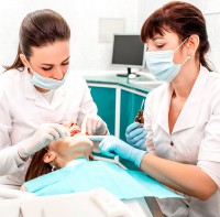 Auxiliar higiene bucodental con prácticas